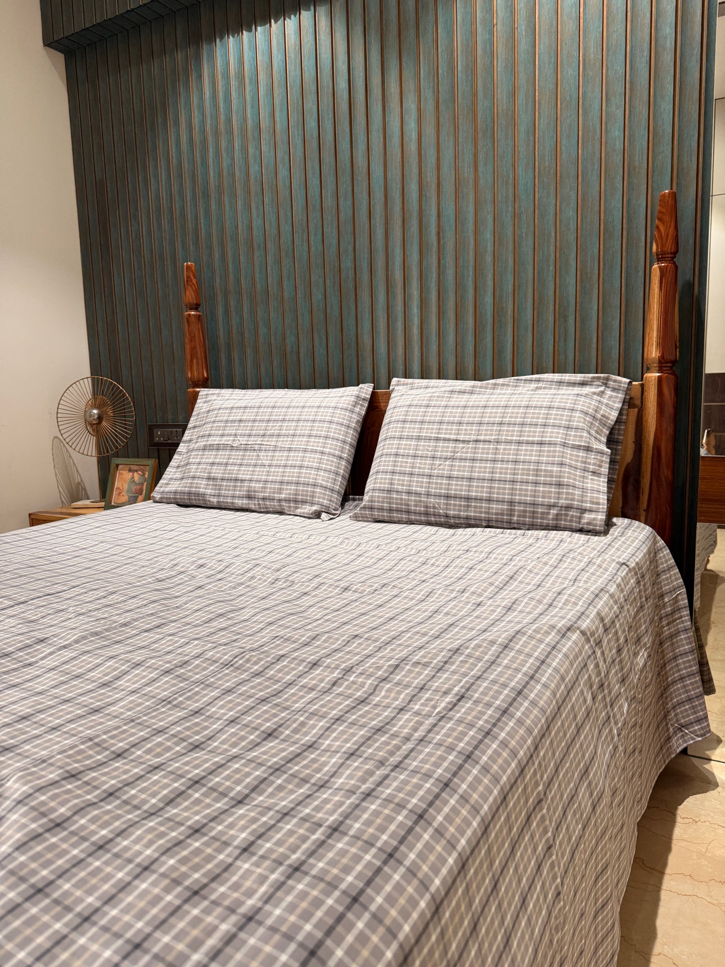 Grey Plaid Bed Sheet with 2 Pillow Cover