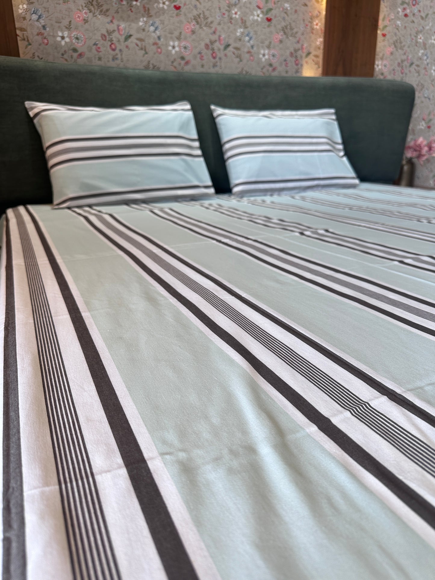 Light Green Striped Bed Sheet with 2 Pillow Cover
